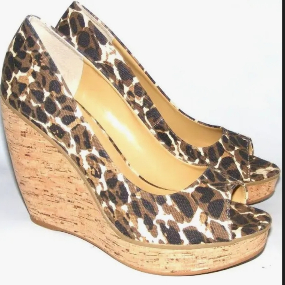 EUC Nine West cheetah/leopard peep/open toe wedges